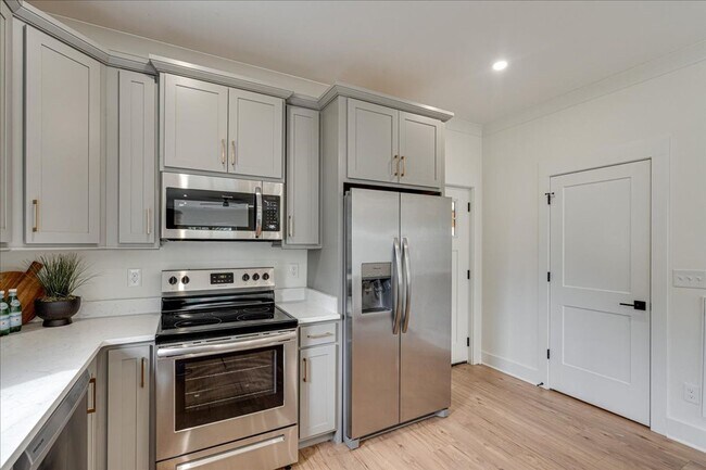 Foto del edificio - New Highland Park 6 Bedroom!