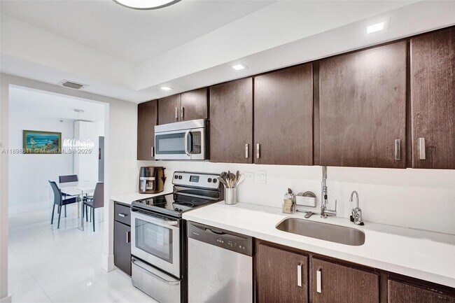 Foto del edificio - 20355 NE 34th Ct