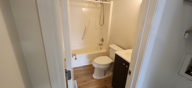 Building Photo - 202 Selwyn Alley