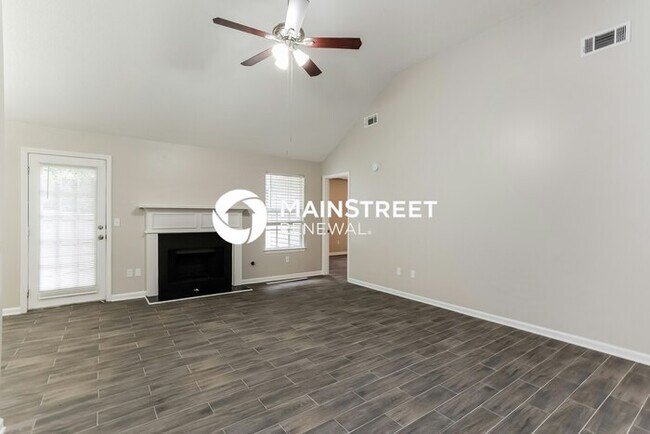 Building Photo - 3 Bedroom Pet-Friendly Home in Douglasville, GA with Main Street Renewal