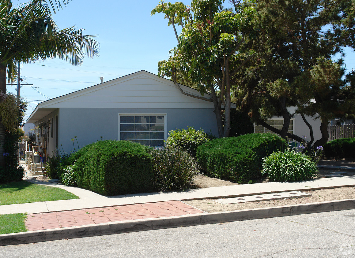 Building Photo - 1728 Evans Ave