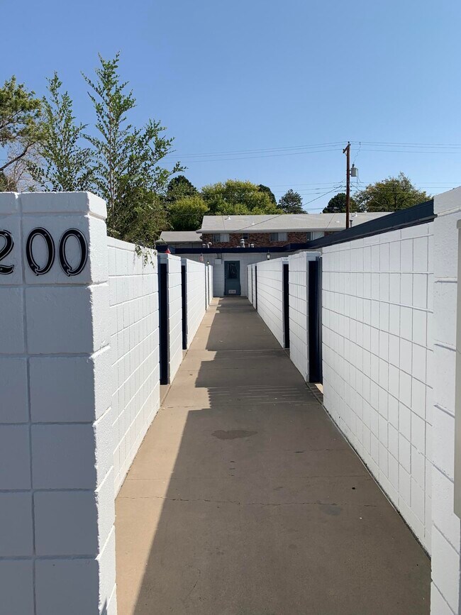 Building Photo - 1200 Ortiz Dr SE