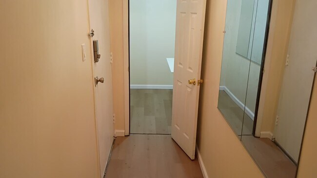 Foyer & Study Nook - 5523 Ellsworth Ave