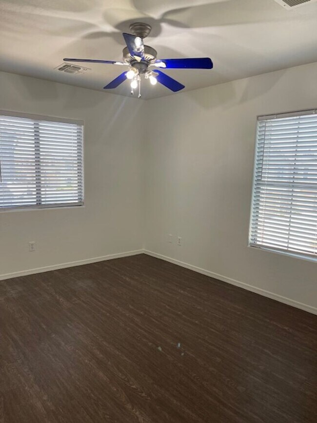 Foto del edificio - 3 BEDROOM IN POWER RANCH FOR RENT