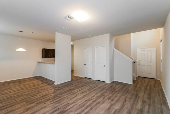 Building Photo - 17023 Andrew Nook Ln