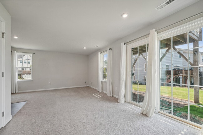 Building Photo - 387 Amber Acorn Ave