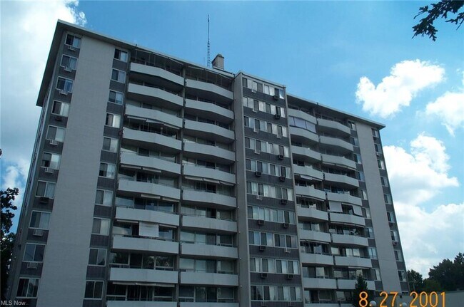 Building Photo - 1216 5th Ave