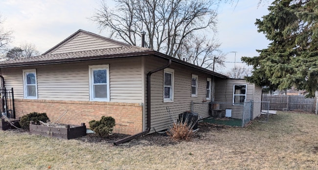 Foto del edificio - 1993 Meadow Dr