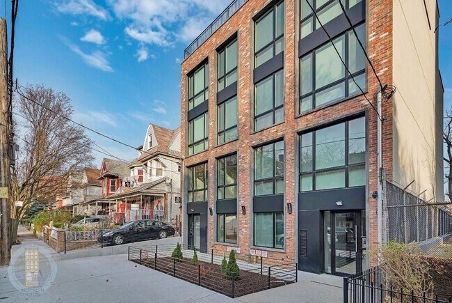 Foto del edificio - 675 E 32nd St