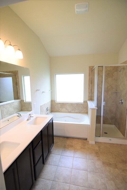 Building Photo - 1140 Emerald Gate Dr
