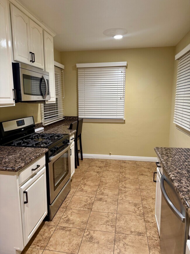 Foto del edificio - 1228 S Highland Ave