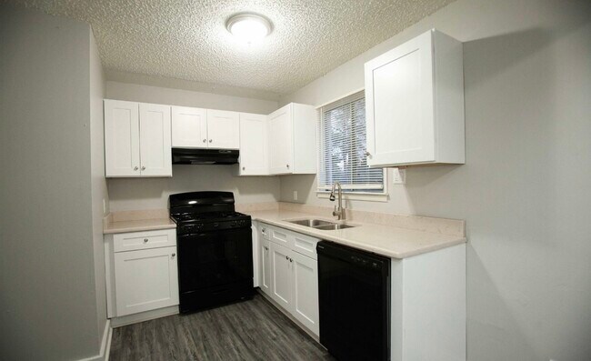 Building Photo - 715 Rose Ln