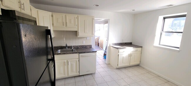 Kitchen - 3285 W Liberty Ave