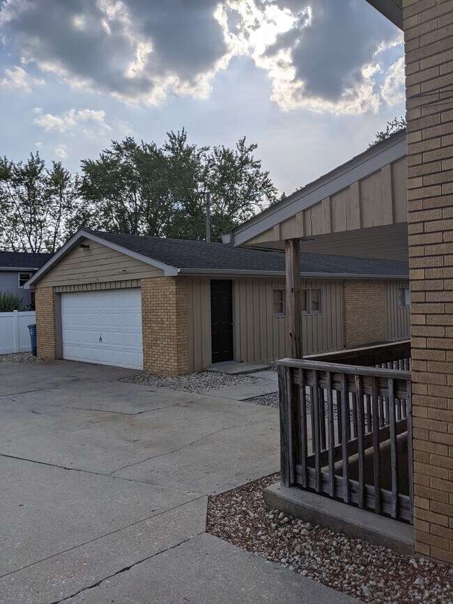 Foto del edificio - 1837 Root St