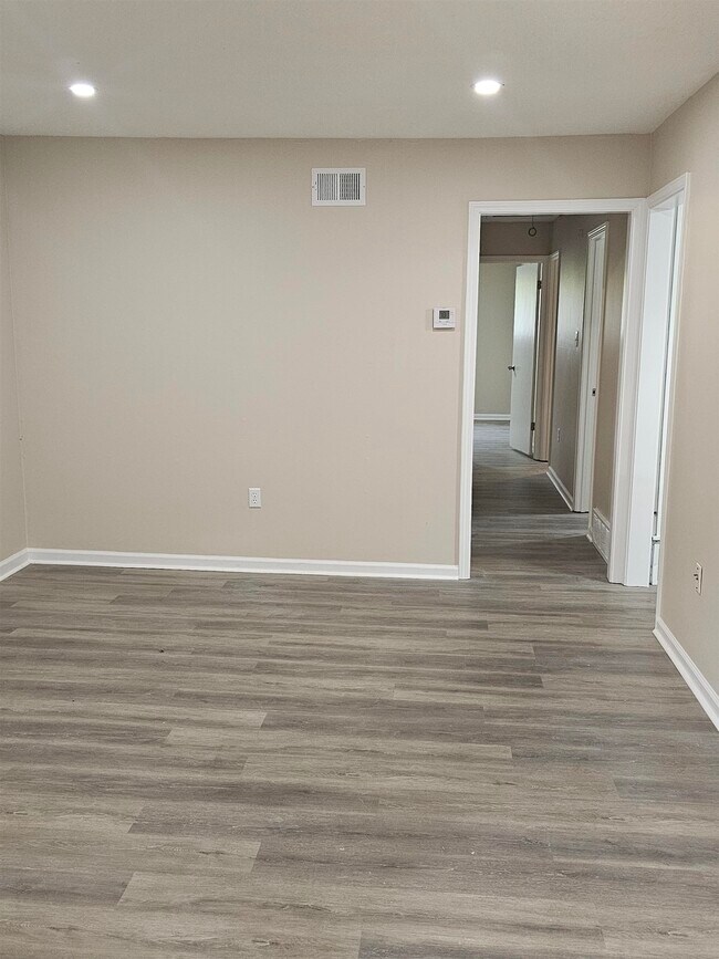 Foto del edificio - 6436 Oak Park Dr