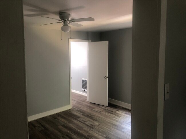 Sala de estar - 800 Shelby Ave