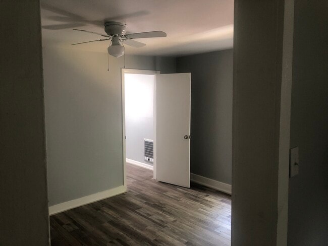 Sala de estar - 800 Shelby Ave