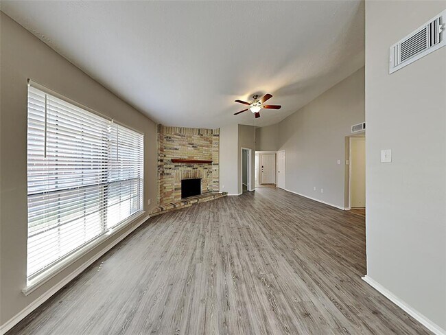 Building Photo - 7811 Bluff Trail Dr