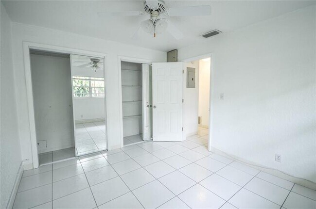 Building Photo - 1641 NE 3rd Ct