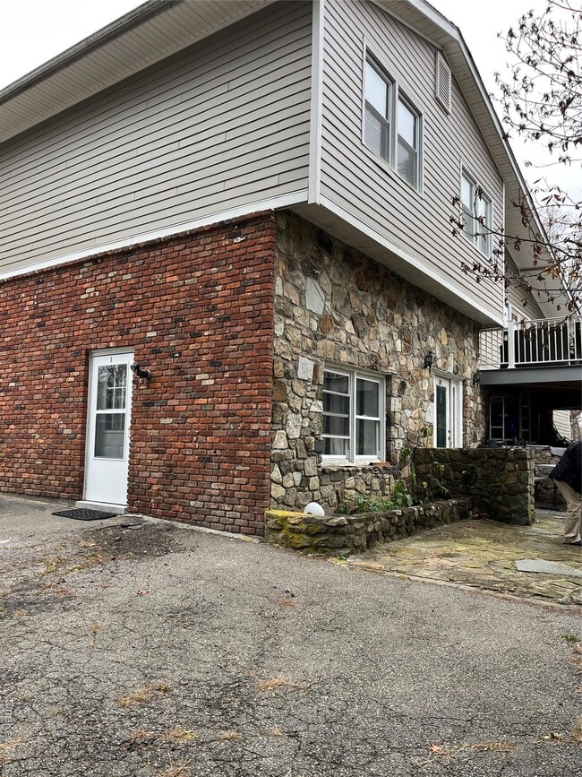 Foto del edificio - 21 Armando Rd