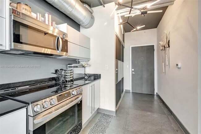 Foto del edificio - 690 SW 1st Ct