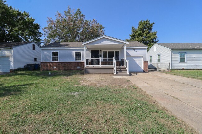 Building Photo - Step into this beautifully updated, move-i...