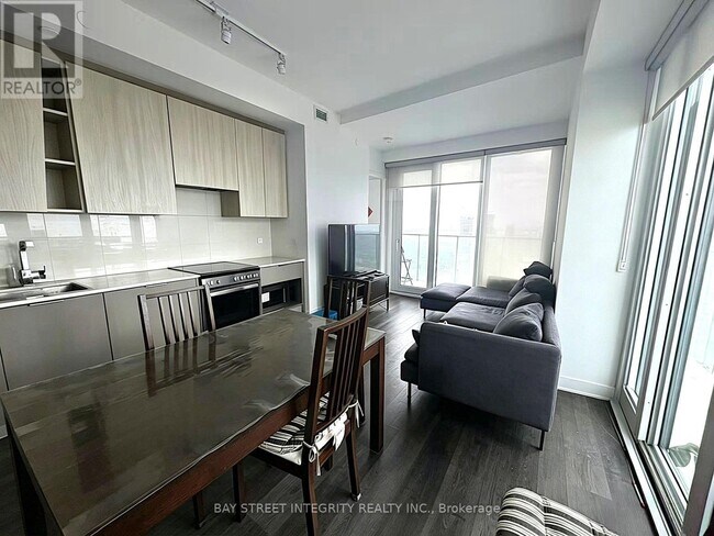 Photo du bâtiment - 3900 Confederation Pkwy