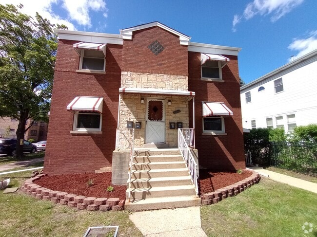 Building Photo - 5260 W Foster Ave
