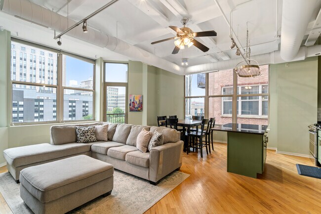Foto del edificio - 500 S Clinton St