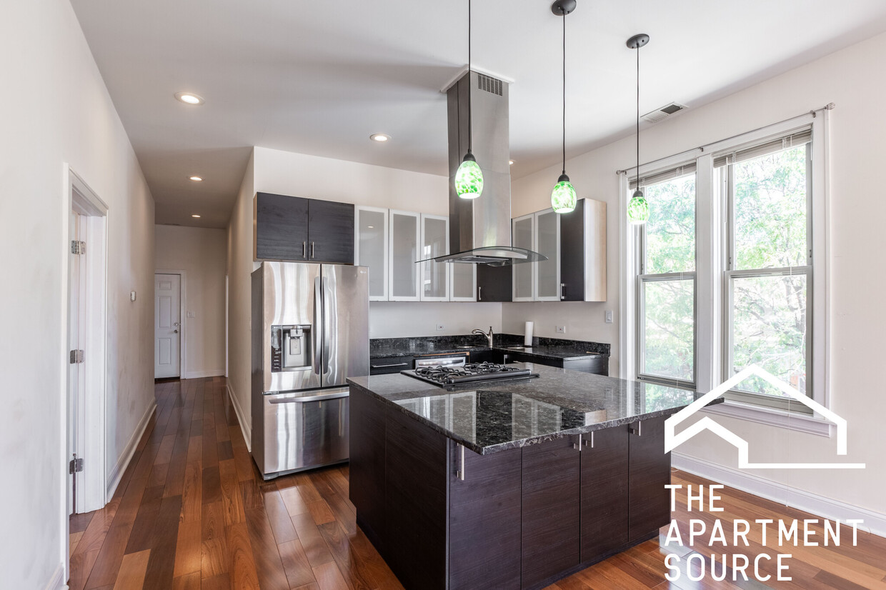 Foto principal - 4200 W Irving Park Rd