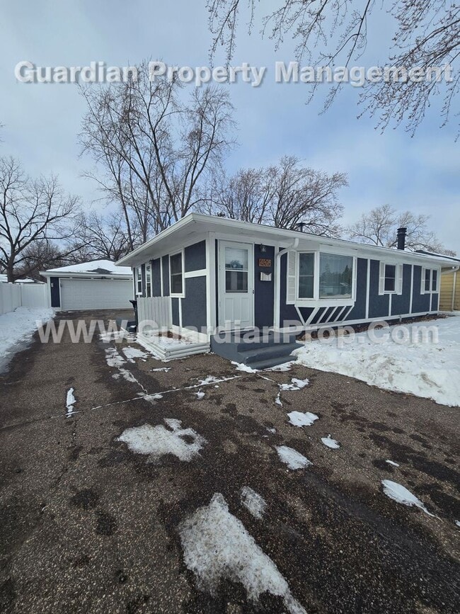 Building Photo - 4825 Kentucky Ave N