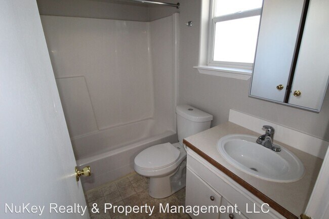 Foto del edificio - 3 br, 2 bath Apartment - 652 S. Perry St.
