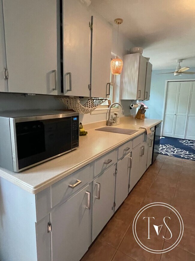 Foto del edificio - RATE DROP ALERT! (was $2800/month)