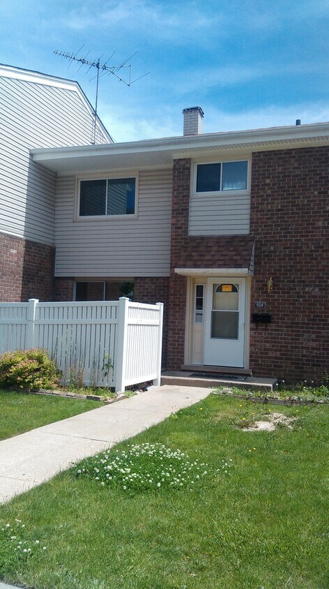 Primary Photo - Updated 3 bd 1.5 ba townhome University Park