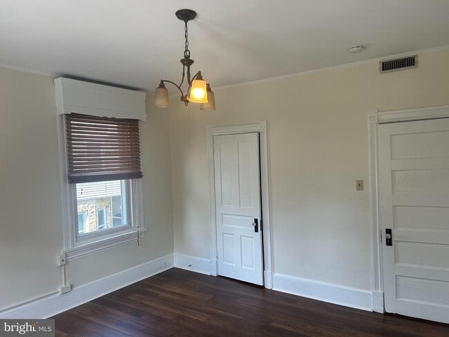 Building Photo - 209 Grayling Ave