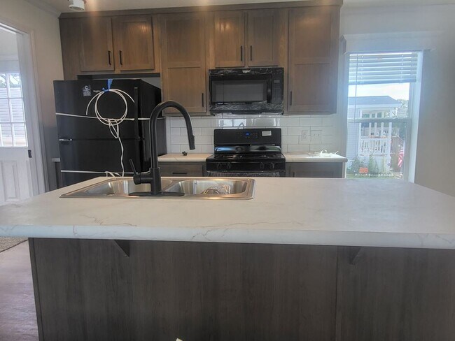 Foto del edificio - 17 Meadowlark Ln
