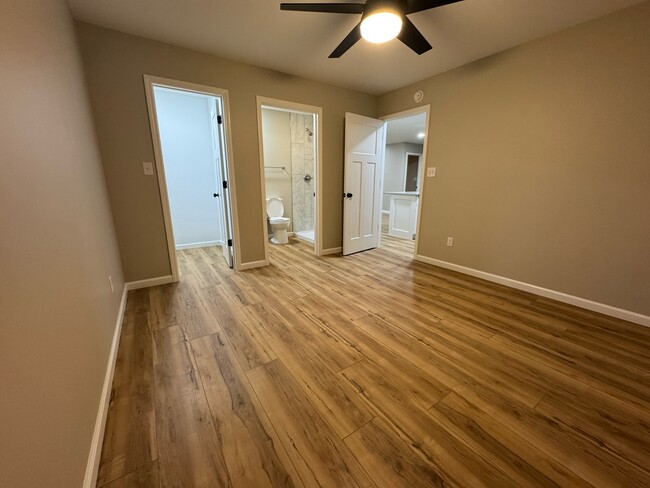 Main Bedroom - 211 Cedar Cir