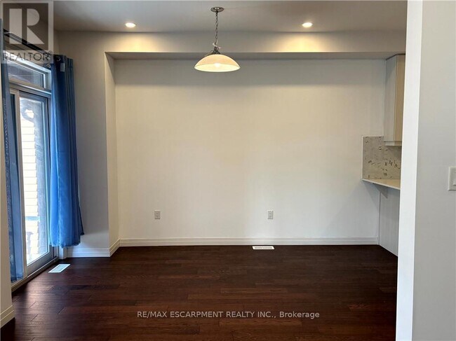 Building Photo - 30 Times Square Blvd