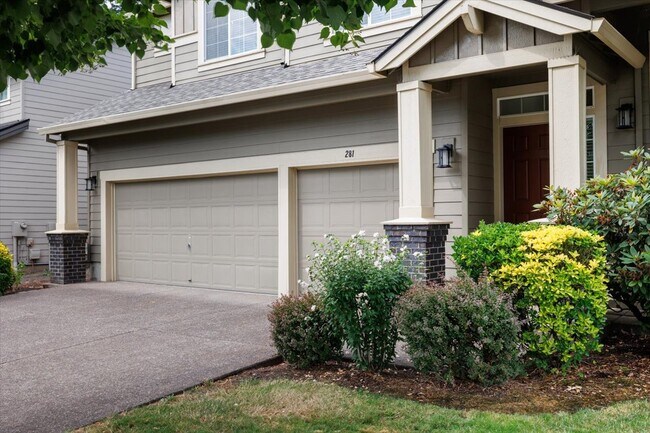 Garaje para 3 coches - 281 N Royal Oak St