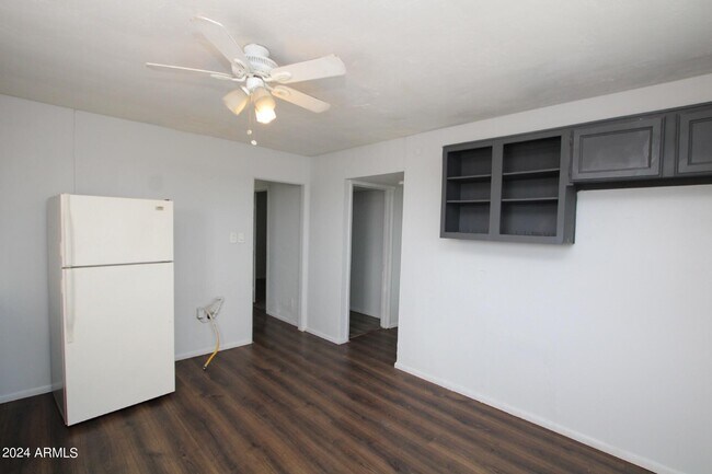 Foto del edificio - 7040 Grand Ave