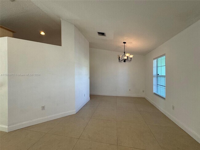 Building Photo - 1030 SW 66th Ave