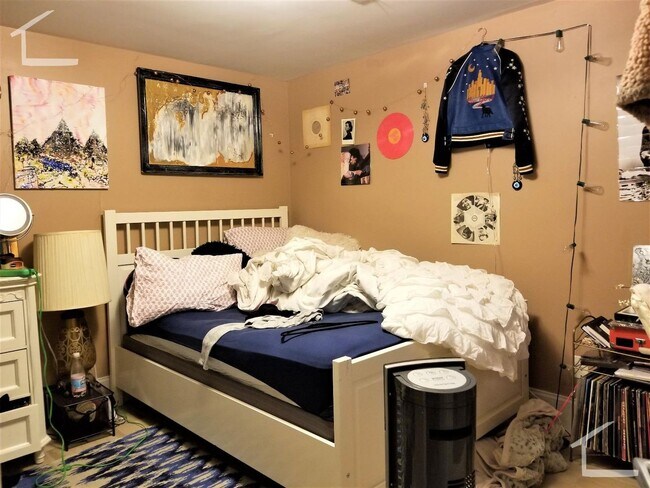 Foto del edificio - Sept 2026 - Renovated, Garden Level,  BU West / Allston 3 Bed/2 Bath on St. Lukes Road