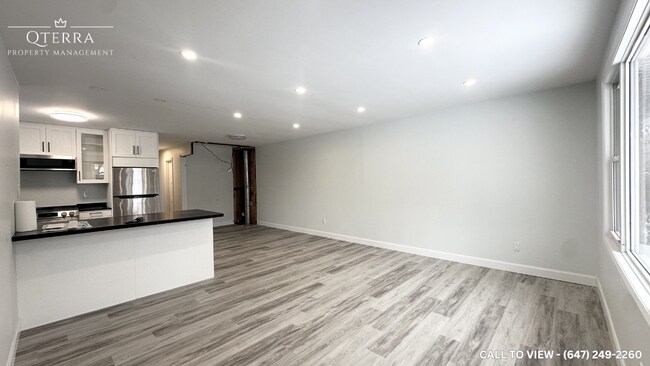 Building Photo - 42 Wenlock Cres