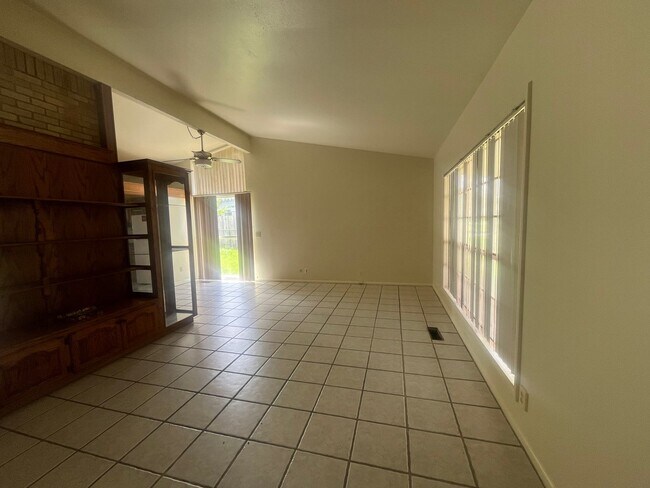 Foto del edificio - Light, bright, & Move- In ready with ultimate flexibility!