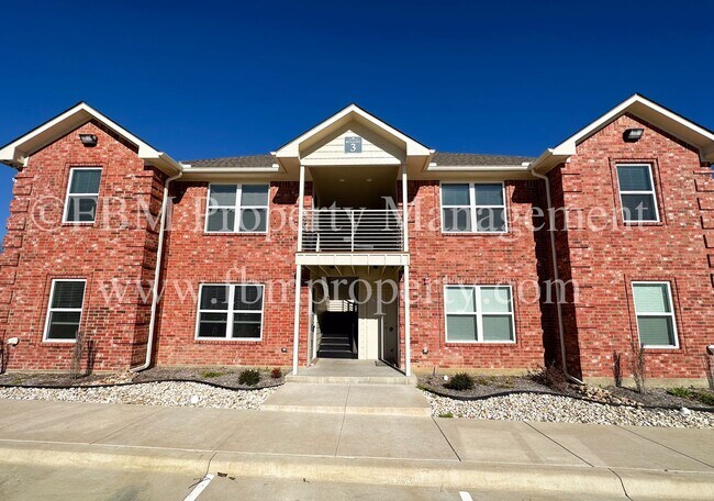 Foto del edificio - Hidden Creek Townhomes, Unit 311 - $500 OFF at Move-in!! Gorgeous 2 Bedroom, 2 Bathroom Townhome ...