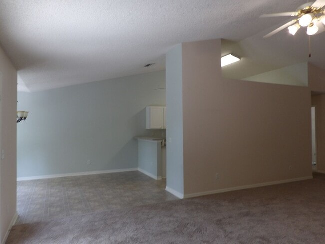 Building Photo - 4 Bedroom 2 Bath 2 Car Garage 2334 Sq Ft C...