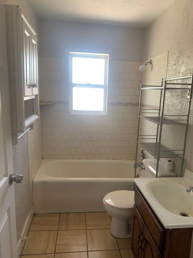 Building Photo - G2 DUPLEX