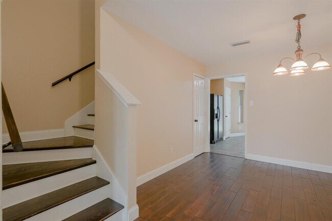 Building Photo - 9102 Cumberland Dr
