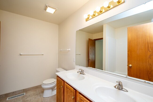 Photo - 7 Redtail Ct House