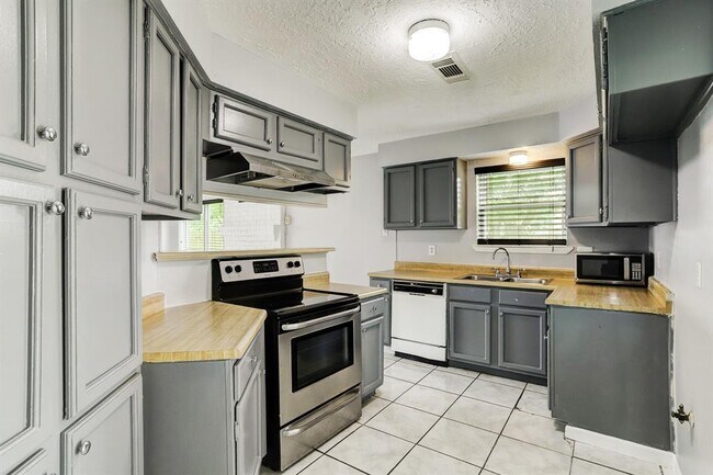 Foto del edificio - 4804 Ripple Creek Dr